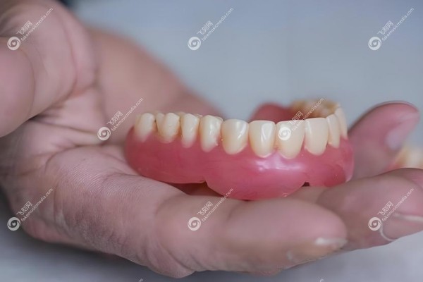 树脂基托式活动假牙