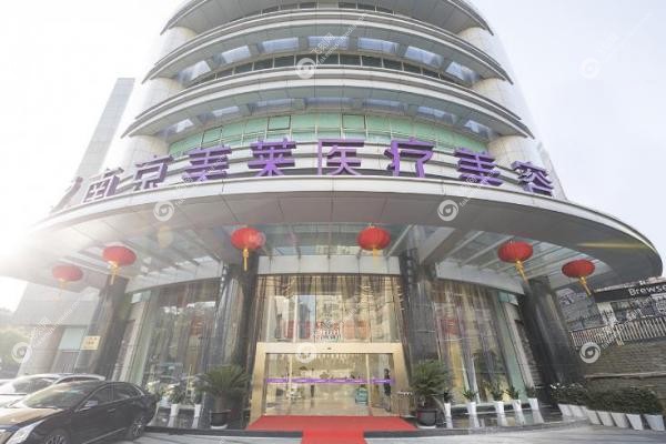 南京夏建军假体隆胸怎么样?极速丰胸当天出院,价格2万起,在南京美莱坐诊