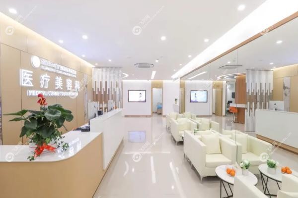 广州吕方中修复双眼皮费用多少