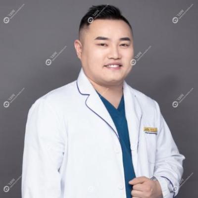 李伟