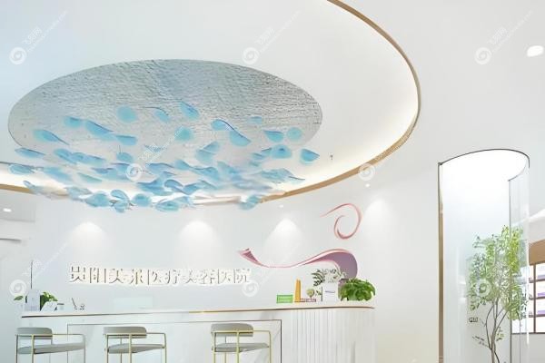 贵阳美莱刘照医生技术怎么样？25年院长亲述:自然鼻+真胸手感秘诀!3