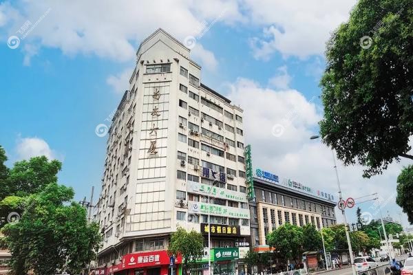 镇江康洁口腔门诊部丁晓军1