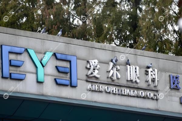 爱尔眼科 vs 正规医院眼科怎么选?6大对比帮你避开选择困难症！3