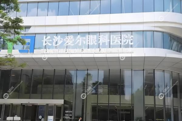 麦迪格眼科和爱尔眼科哪一家好？麦迪格个性化定制 vs 爱尔全科技能，深度测评揭秘！3