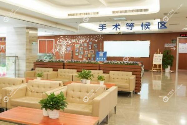 爱尔眼科收费比③甲医院贵吗.jpg