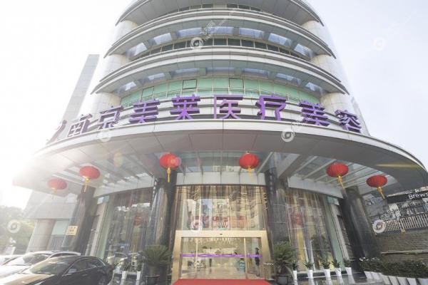 南京李国伟医生面部吸脂亲测！专 利技术恢 复快，价格竟这么实在！