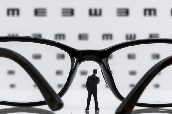 广州视献眼科医院做近视手术多少钱？全飞秒1.8万起，半飞秒8千起，ICI2.5万起